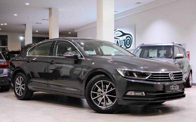 Volkswagen Passat cena 67800 przebieg: 240000, rok produkcji 2018 z Wołomin małe 704